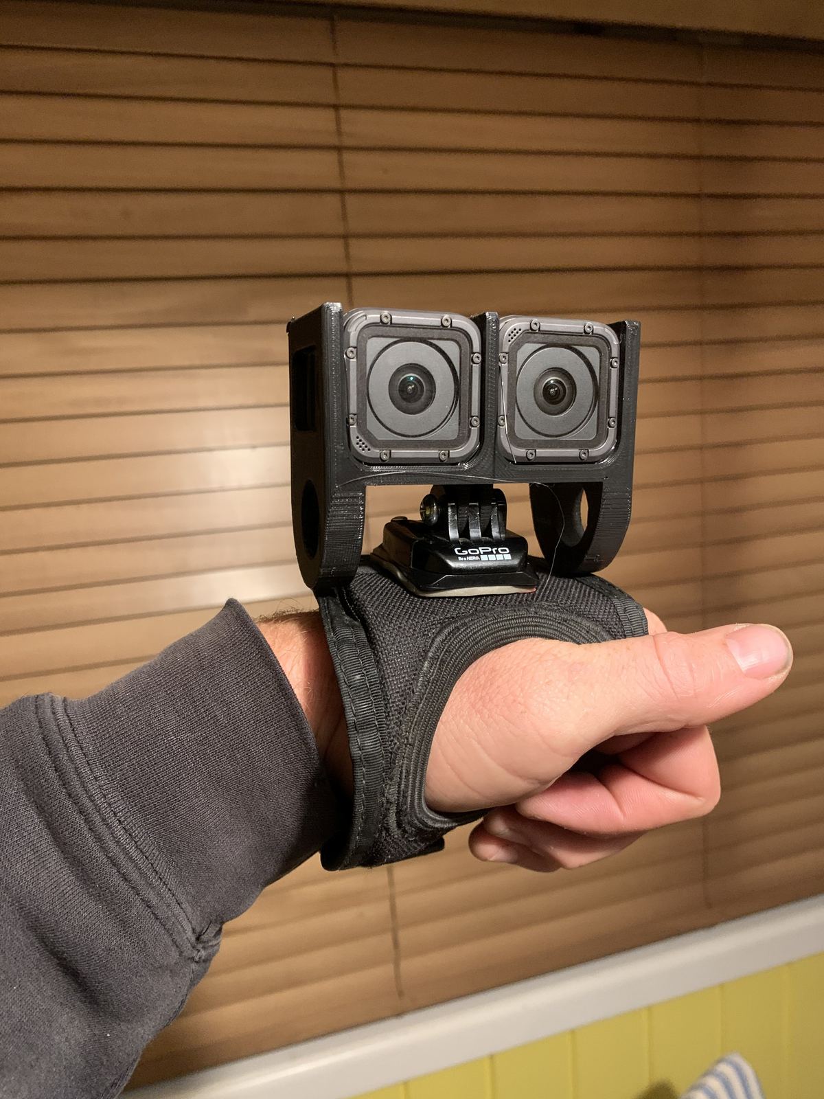 Handycam glove